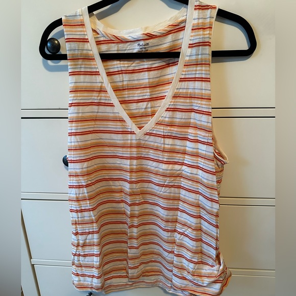 Madewell, V-neck whisper sleeveless tank new with tags size XL. - Picture 3 of 6